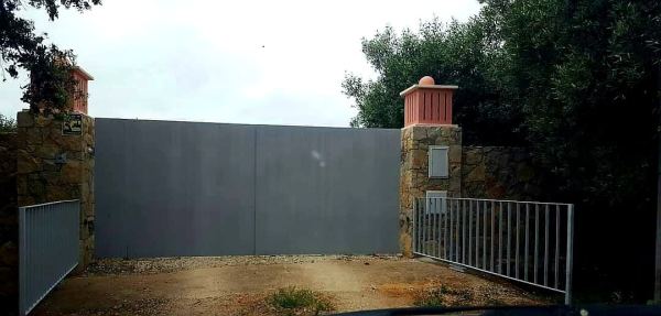 Portão e gradeamento em ferro